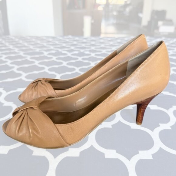 Nine West Nude Leather Bow Peep Toe Pumps I Heart You Size 7.5 Classic Neutral - Picture 2 of 9